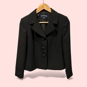 Sharp elegance vintage 90s Evan Picone black 3 chunky button blazer wide collar